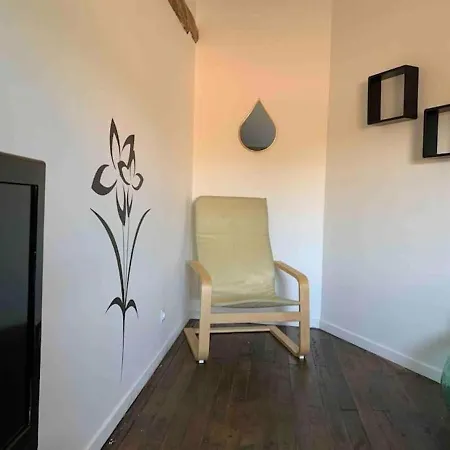 Petite Chambre, Grand Confort Comme A La Maison Hotel